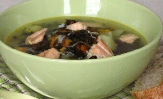 Рыбный суп с морской капустой и рисом