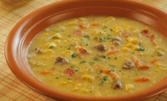 Суп с кукурузой и беконом на говяжьем бульоне