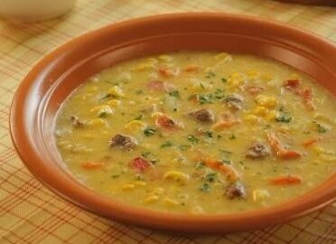 Суп с кукурузой и беконом на говяжьем бульоне
