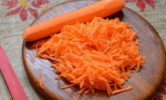 Новогодняя закуска сырные трубочки с морковью