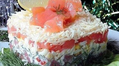 Салат с слабосоленой красной рыбой